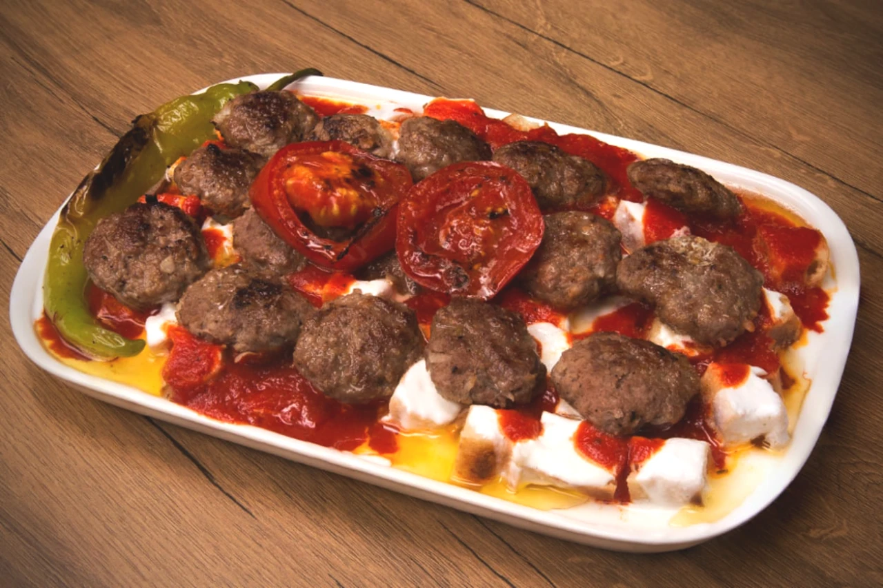 Evde Eskişehir Usulü Balaban Kebabı! Lezzetin Sırrı Et Suyuyla Islanan Pidede