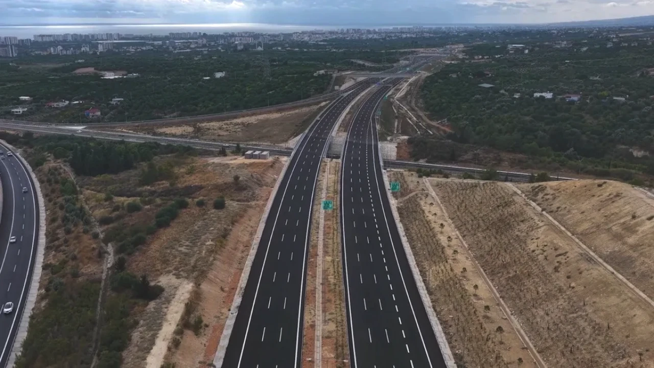 2,5 Saatlik Yol 18 Dakikaya İndi! Yeni Otoyol Şanlıurfa Aksını da Güçlendiriyor