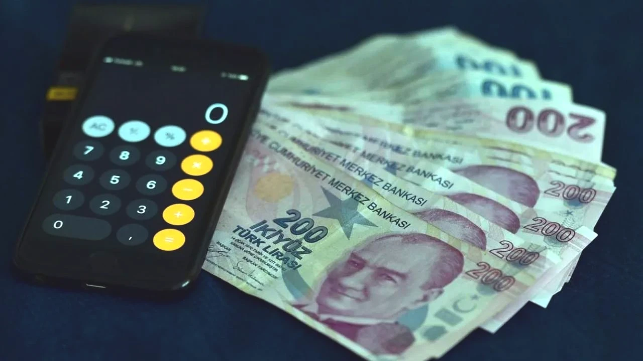60 Yaş Üstü Emekliye Sürpriz Zam Kapısı! En Düşük Aylıkta 30 Bin TL Beklentisi