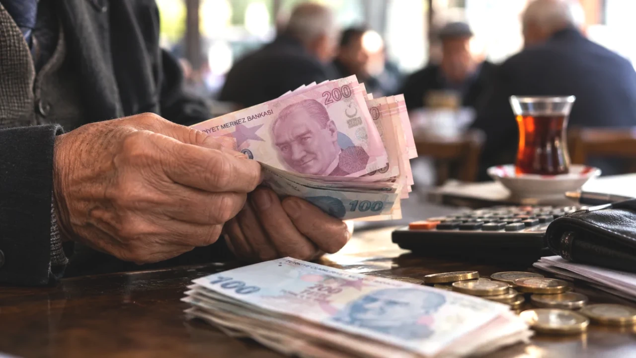 60 Yaş Üstü Emekliye Sürpriz Zam Kapısı! En Düşük Aylıkta 30 Bin TL Beklentisi